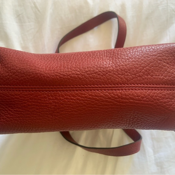 Burberry Handbag
Luxurious red/beige
calf leather
Unique front toggle fastener - Picture 10 of 10